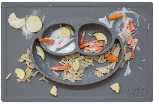 EZPZ The Happy Mat silikona neslīdošais šķīvis+paplāte - tumši pelēks EZPZ The Happy Mat silikona neslīdošais šķīvis+paplāte - tumši pelēks