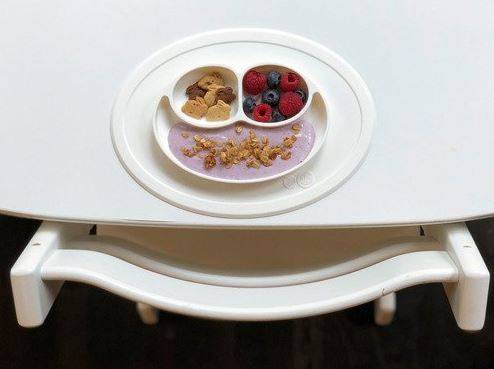 EZPZ The Mini Mat silikona neslīdošais šķīvis - balts