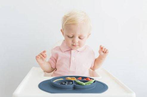 EZPZ The Mini Mat silikona neslīdošais šķīvis - tumši zils