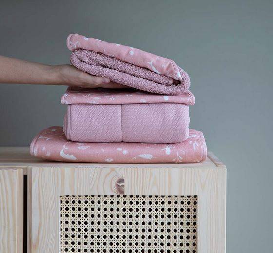 Little Dutch Hooded towel Ocean Pink dvielis ar kapuci rozā krāsā