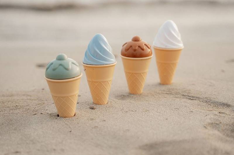 Little Dutch beach set ´Ice Cream – Vintage´ 14-piece smilšu rotaļlietu komplekts Little Dutch beach set ´Ice Cream – Vintage´ 14-piece smilšu rotaļlietu komplekts