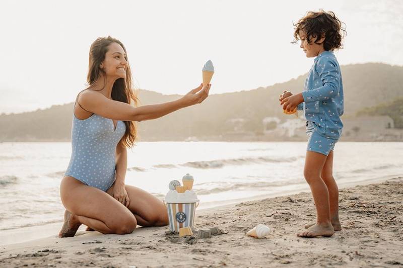 Little Dutch beach set ´Ice Cream – Vintage´ 14-piece smilšu rotaļlietu komplekts Little Dutch beach set ´Ice Cream – Vintage´ 14-piece smilšu rotaļlietu komplekts