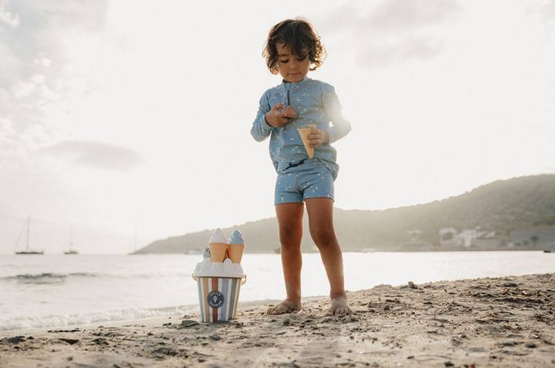 Little Dutch beach set ´Ice Cream – Vintage´ 14-piece smilšu rotaļlietu komplekts Little Dutch beach set ´Ice Cream – Vintage´ 14-piece smilšu rotaļlietu komplekts