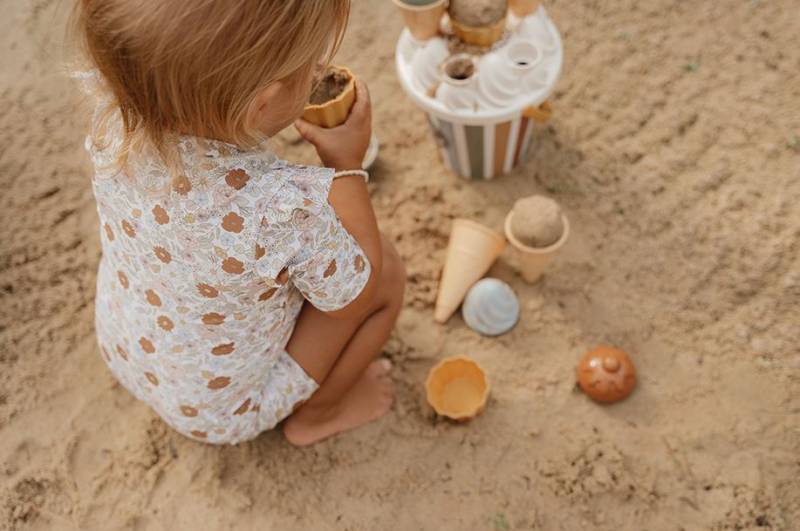 Little Dutch beach set ´Ice Cream – Vintage´ 14-piece smilšu rotaļlietu komplekts Little Dutch beach set ´Ice Cream – Vintage´ 14-piece smilšu rotaļlietu komplekts