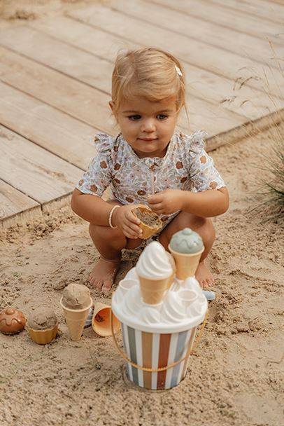 Little Dutch beach set ´Ice Cream – Vintage´ 14-piece smilšu rotaļlietu komplekts Little Dutch beach set ´Ice Cream – Vintage´ 14-piece smilšu rotaļlietu komplekts