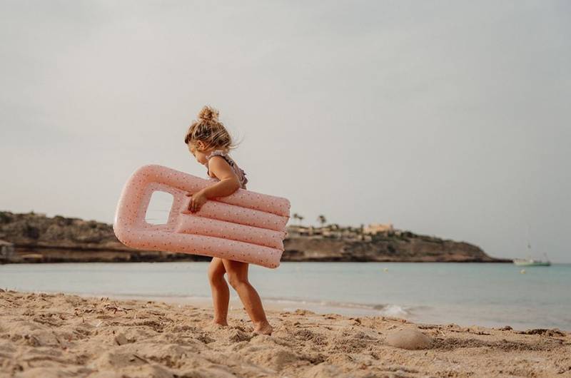 Little Dutch Lie-on float ´Little Pink Flowers´ piepūšamais peldmatracis Little Dutch Lie-on float ´Little Pink Flowers´ piepūšamais peldmatracis