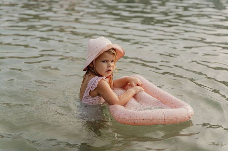Little Dutch Lie-on float ´Little Pink Flowers´ piepūšamais peldmatracis Little Dutch Lie-on float ´Little Pink Flowers´ piepūšamais peldmatracis