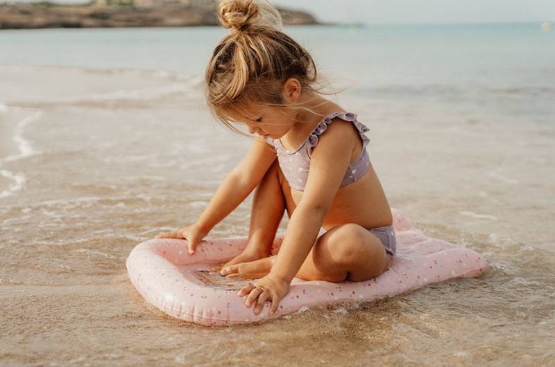 Little Dutch Lie-on float ´Little Pink Flowers´ piepūšamais peldmatracis Little Dutch Lie-on float ´Little Pink Flowers´ piepūšamais peldmatracis