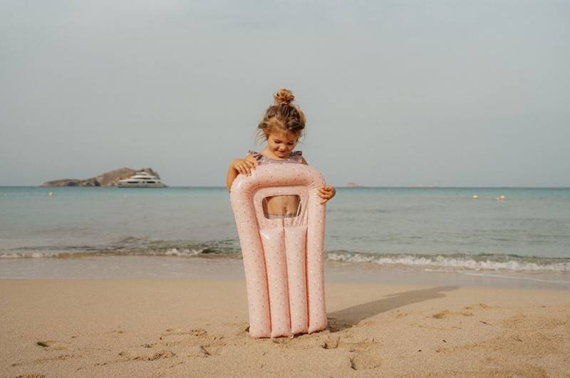 Little Dutch Lie-on float ´Little Pink Flowers´ piepūšamais peldmatracis Little Dutch Lie-on float ´Little Pink Flowers´ piepūšamais peldmatracis