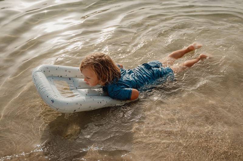 Little Dutch Lie-on float ´Sailors Bay´ piepūšamais peldmatracis Little Dutch Lie-on float ´Sailors Bay´ piepūšamais peldmatracis