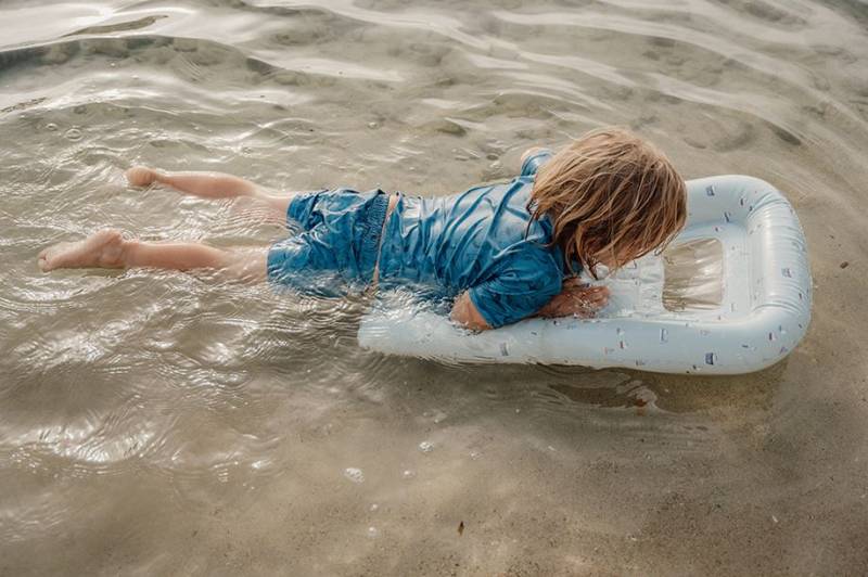 Little Dutch Lie-on float ´Sailors Bay´ piepūšamais peldmatracis Little Dutch Lie-on float ´Sailors Bay´ piepūšamais peldmatracis