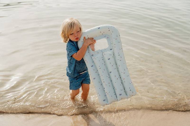 Little Dutch Lie-on float ´Sailors Bay´ piepūšamais peldmatracis Little Dutch Lie-on float ´Sailors Bay´ piepūšamais peldmatracis