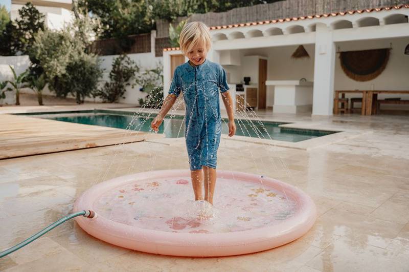 Little Dutch sprinkler mat Flowers & Butterflies ūdens rotaļu paklājiņš ar strūklaku Little Dutch sprinkler mat Flowers & Butterflies ūdens rotaļu paklājiņš ar strūklaku