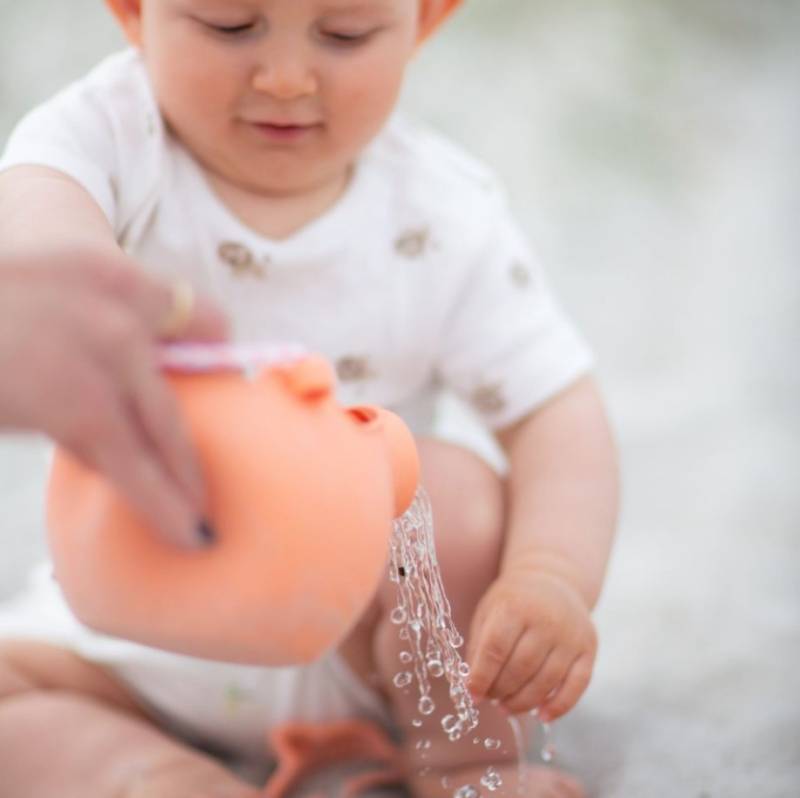 Scrunch watering can coral silikona lejkanna
