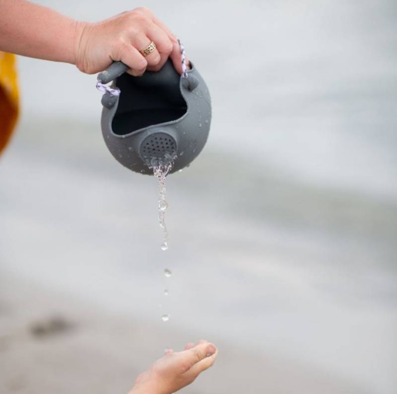 Scrunch watering can grey silikona lejkanna