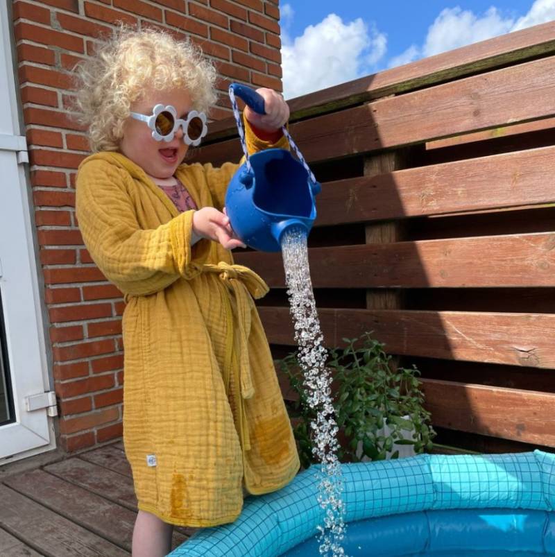 Scrunch watering can midnight blue silikona lejkanna