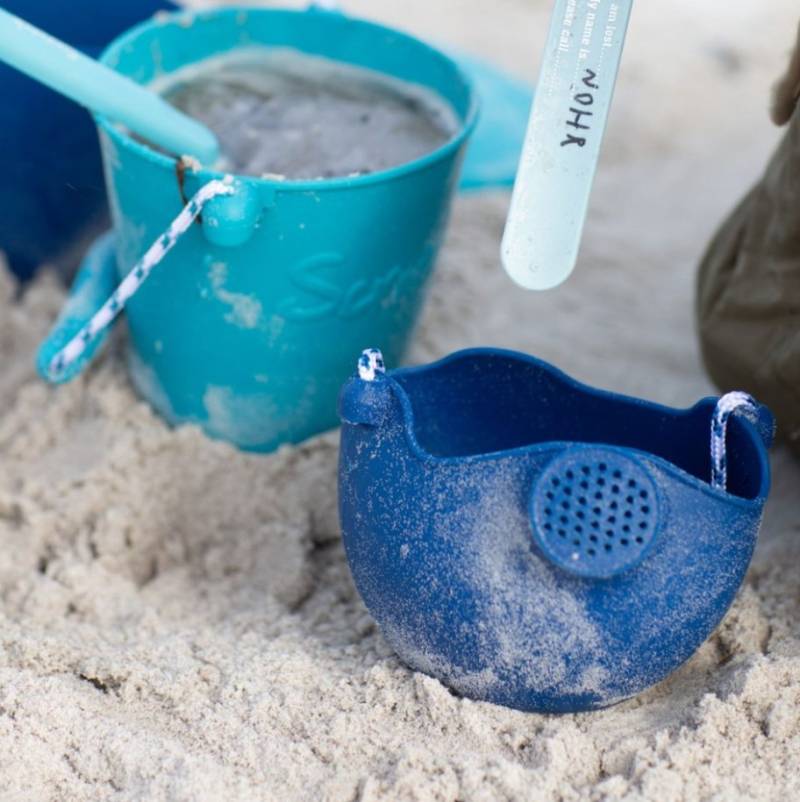 Scrunch watering can midnight blue silikona lejkanna