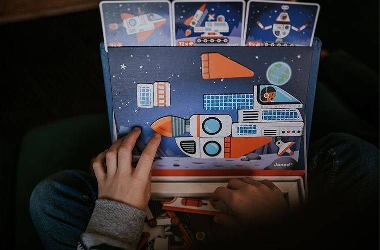 Janod Magnetic Book Cosmos magnētiskā grāmata - kosmoss