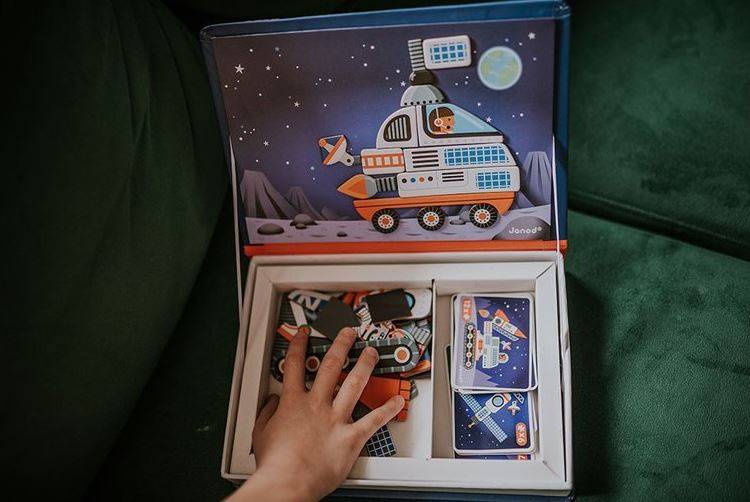 Janod Magnetic Book Cosmos magnētiskā grāmata - kosmoss