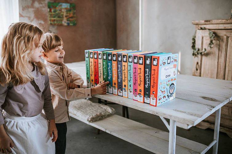 Janod Magnetic Book Racers magnētiskā grāmata - transportlīdzekļi Janod Magnetic Book Racers magnētiskā grāmata - transportlīdzekļi