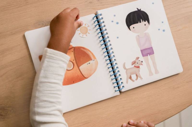 Little Dutch Dress me up book Jim and Friends bērnu grāmatiņa ar 150+ uzlīmēm ``saģērb mani`` Little Dutch Dress me up book Jim and Friends bērnu grāmatiņa ar 150+ uzlīmēm ``saģērb mani``