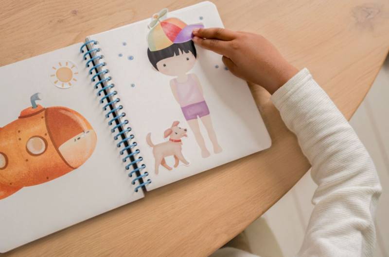 Little Dutch Dress me up book Jim and Friends bērnu grāmatiņa ar 150+ uzlīmēm ``saģērb mani`` Little Dutch Dress me up book Jim and Friends bērnu grāmatiņa ar 150+ uzlīmēm ``saģērb mani``