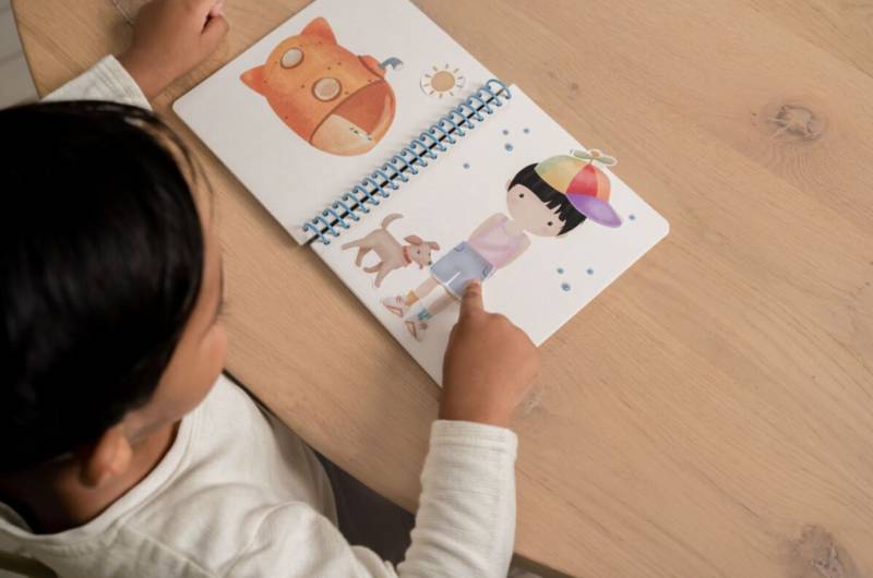 Little Dutch Dress me up book Jim and Friends bērnu grāmatiņa ar 150+ uzlīmēm ``saģērb mani`` Little Dutch Dress me up book Jim and Friends bērnu grāmatiņa ar 150+ uzlīmēm ``saģērb mani``