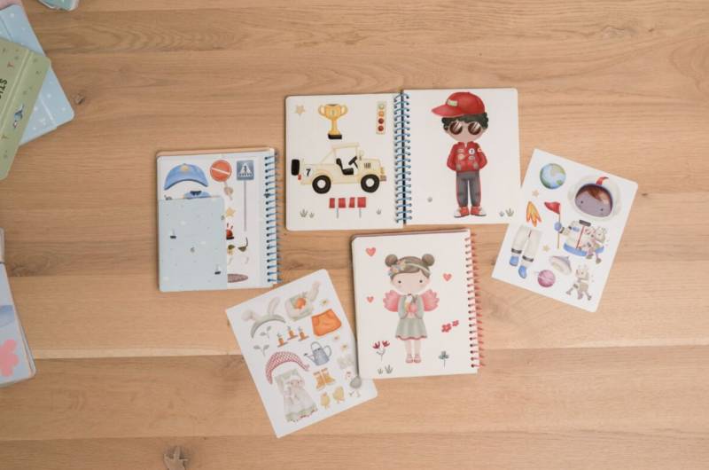 Little Dutch Dress me up book Jim and Friends bērnu grāmatiņa ar 150+ uzlīmēm ``saģērb mani`` Little Dutch Dress me up book Jim and Friends bērnu grāmatiņa ar 150+ uzlīmēm ``saģērb mani``