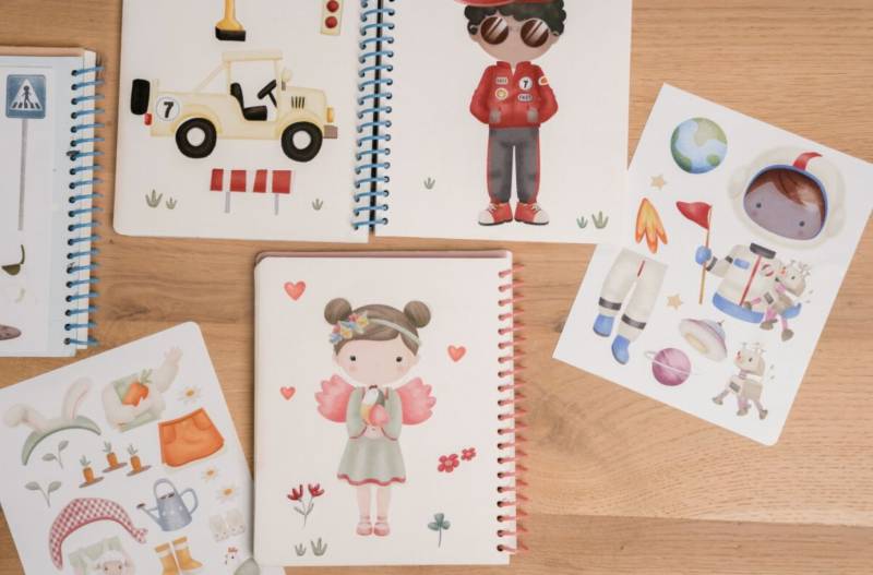 Little Dutch Dress me up book Jim and Friends bērnu grāmatiņa ar 150+ uzlīmēm ``saģērb mani`` Little Dutch Dress me up book Jim and Friends bērnu grāmatiņa ar 150+ uzlīmēm ``saģērb mani``