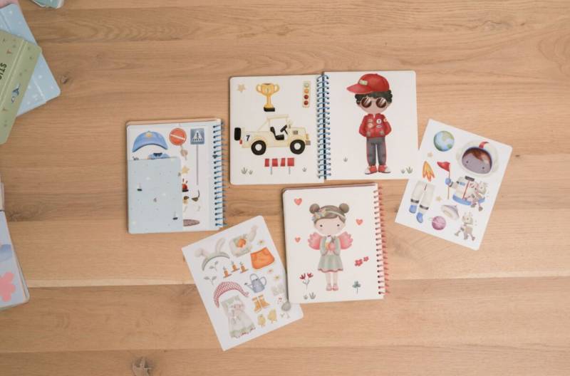 Little Dutch Dress me up book Rosa and Friends bērnu grāmatiņa ar 150+ uzlīmēm ``saģērb mani`` Little Dutch Dress me up book Rosa and Friends bērnu grāmatiņa ar 150+ uzlīmēm ``saģērb mani``