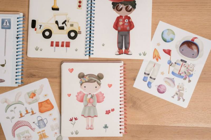 Little Dutch Dress me up book Rosa and Friends bērnu grāmatiņa ar 150+ uzlīmēm ``saģērb mani`` Little Dutch Dress me up book Rosa and Friends bērnu grāmatiņa ar 150+ uzlīmēm ``saģērb mani``