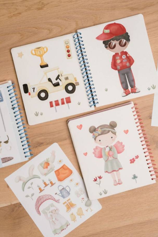 Little Dutch Dress me up book Rosa and Friends bērnu grāmatiņa ar 150+ uzlīmēm ``saģērb mani`` Little Dutch Dress me up book Rosa and Friends bērnu grāmatiņa ar 150+ uzlīmēm ``saģērb mani``