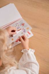 Little Dutch Dress me up book Rosa and Friends bērnu grāmatiņa ar 150+ uzlīmēm ``saģērb mani``