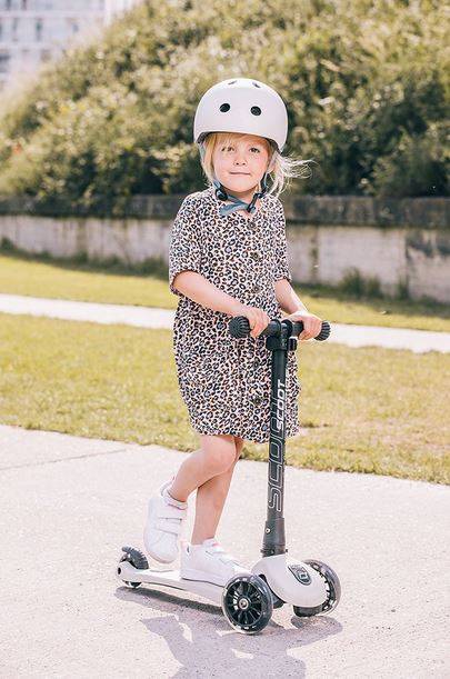 Scoot and Ride Highwaykick 3 LED ash skrejritenis pelēkbalts Scoot and Ride Highwaykick 3 LED ash skrejritenis pelēkbalts