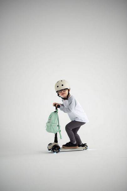 Scoot and Ride Highwaykick 3 LED ash skrejritenis pelēkbalts Scoot and Ride Highwaykick 3 LED ash skrejritenis pelēkbalts