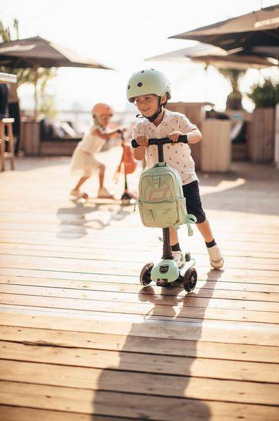 Scoot and Ride Highwaykick 3 LED kiwi skrejritenis gaiši zaļš Scoot and Ride Highwaykick 3 LED kiwi skrejritenis gaiši zaļš