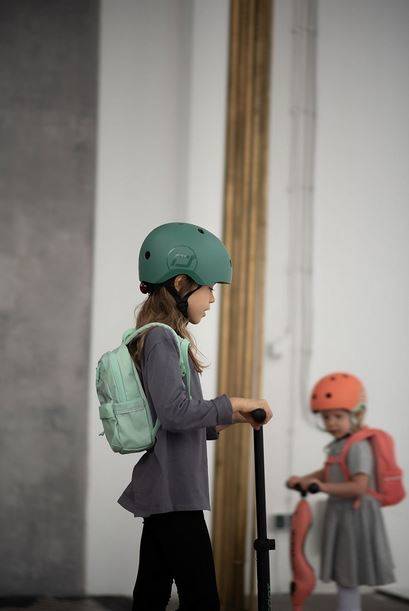 Scoot and Ride Helmet S-M forest ķivere tumši zaļā krāsā 51-55 cm. Scoot and Ride Helmet S-M forest ķivere tumši zaļā krāsā 51-55 cm.