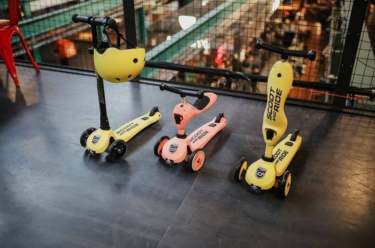 Scoot and Ride Helmet S-M lemon ķivere dzeltenā krāsā 51-55 cm. Scoot and Ride Helmet S-M lemon ķivere dzeltenā krāsā 51-55 cm.