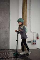 Scoot and Ride Helmet S-M forest ķivere tumši zaļā krāsā 51-55 cm.