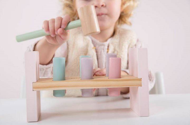 Koka sitamais sols ar āmuru Hammer bench rozā Koka sitamais sols ar āmuru Hammer bench rozā