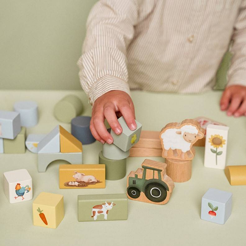 Little Dutch building blocks Little Farm FSC koka klucīši spainī Little Dutch building blocks Little Farm FSC koka klucīši spainī