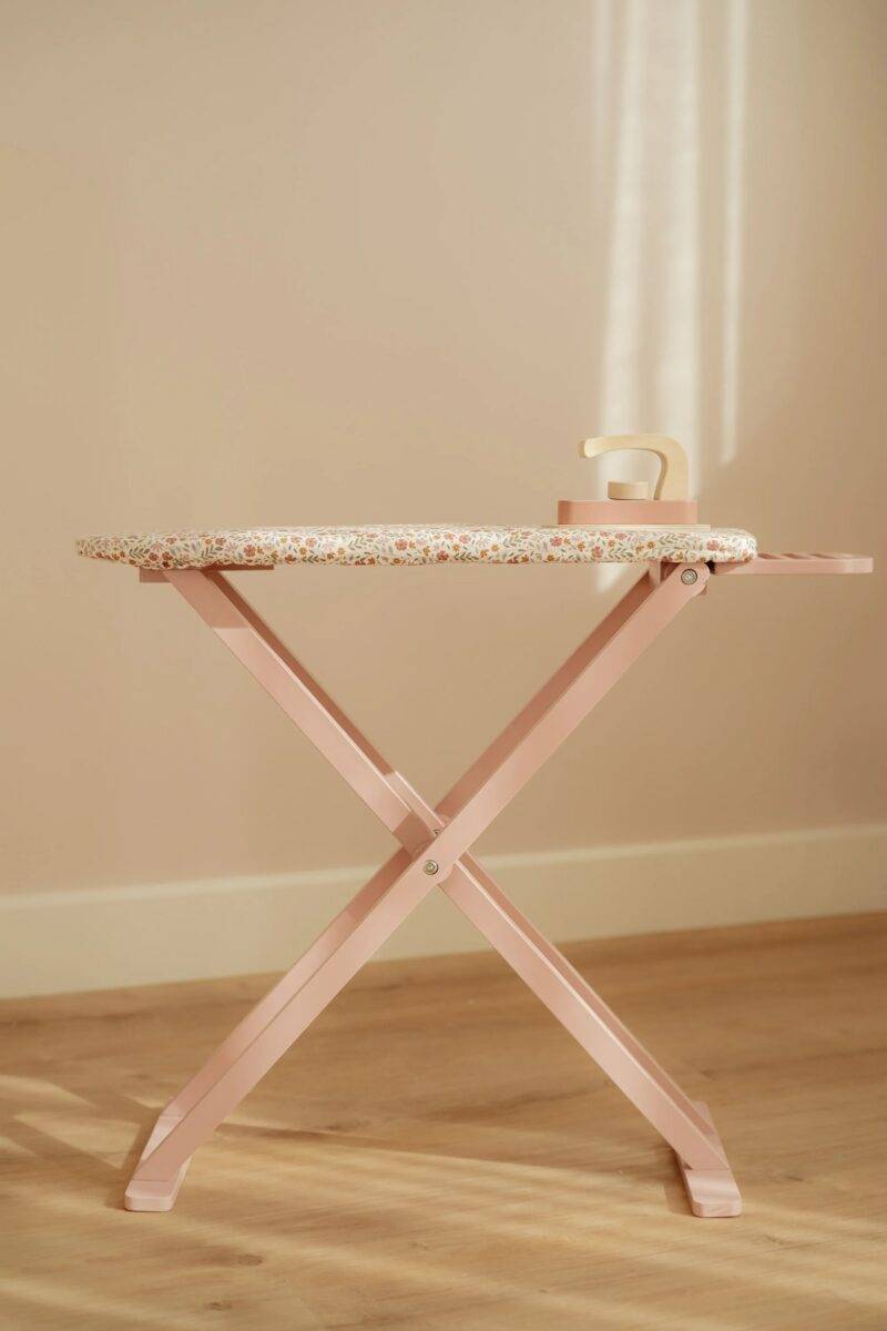 Little Dutch Ironing Board FSC koka gludināmais dēlis Little Dutch Ironing Board FSC koka gludināmais dēlis