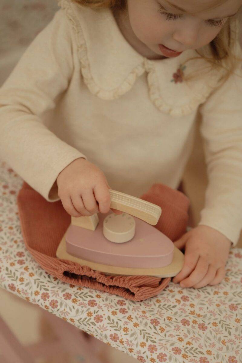 Little Dutch Ironing Board FSC koka gludināmais dēlis Little Dutch Ironing Board FSC koka gludināmais dēlis