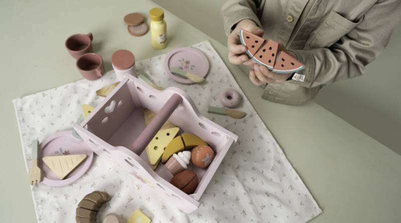 Little Dutch Picnic Play Set FSC wood koka rotaļu piknika grozs Little Dutch Picnic Play Set FSC wood koka rotaļu piknika grozs