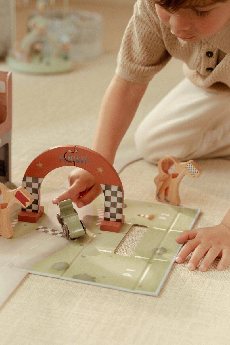 Little Dutch Play Case with Racetrack FSC rotaļu kaste ar sacīkšu trasi