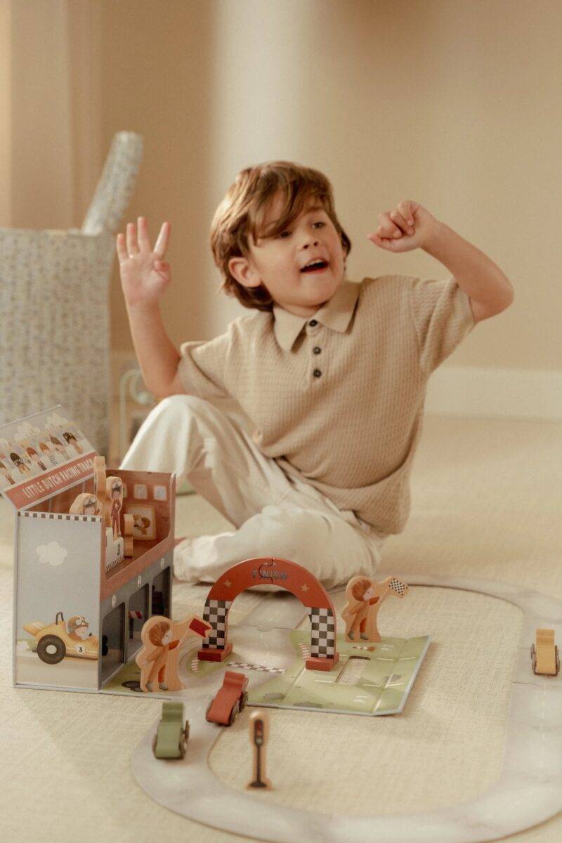 Little Dutch Play Case with Racetrack FSC rotaļu kaste ar sacīkšu trasi