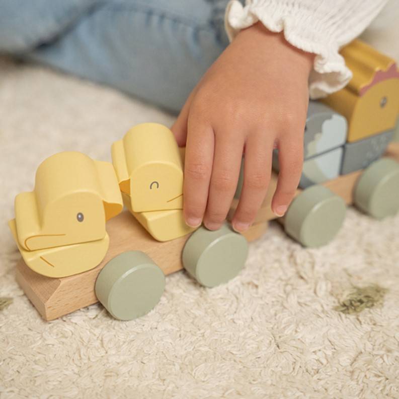 Little Dutch stacking train Little Farm koka vilciens