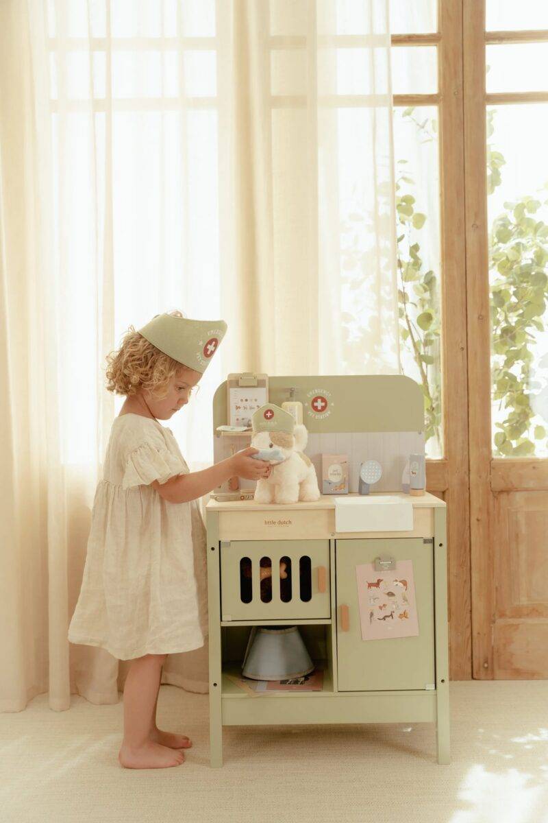 Little Dutch Veterinary Practice FSC wood koka veterinārā klīnika