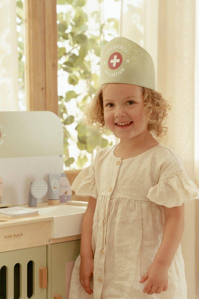 Little Dutch Veterinary Practice FSC wood koka veterinārā klīnika