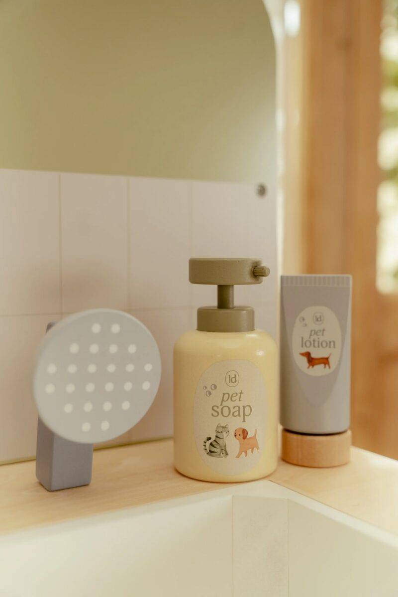 Little Dutch Veterinary Practice FSC wood koka veterinārā klīnika